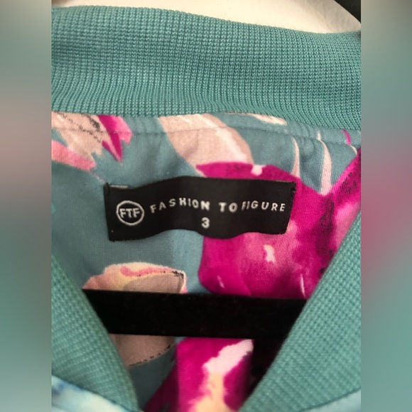 Fashion to Figure Floral Bomber - Picture 3 of 3